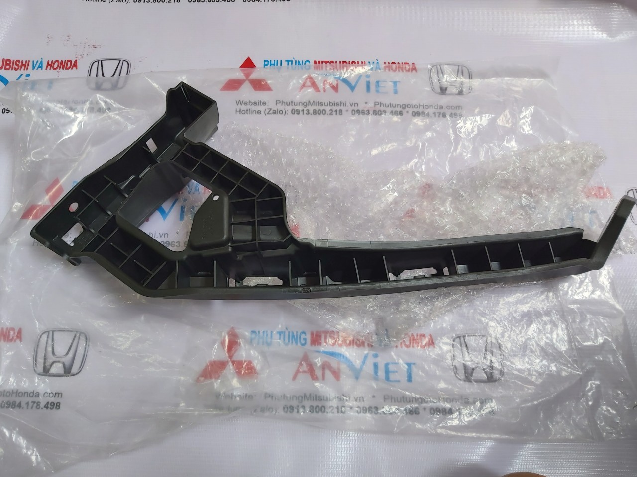 Nhựa cài đèn pha xe Honda HRV